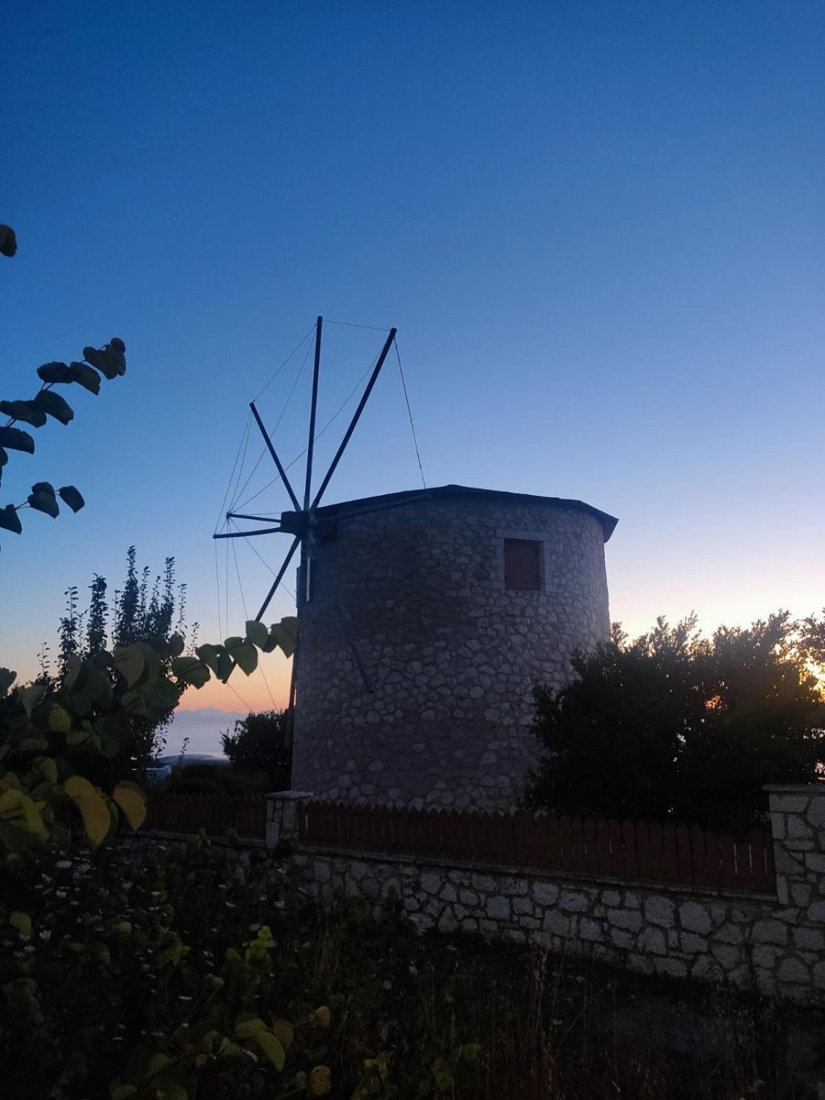 Villa Anemomilos *